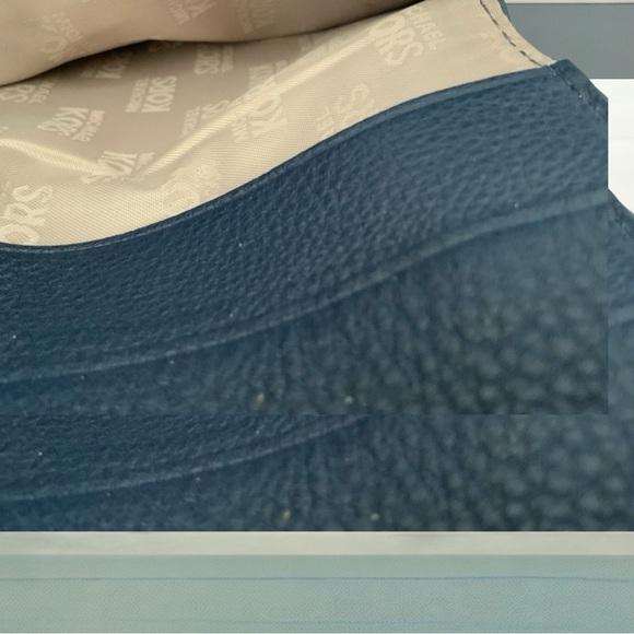 MICHAEL Michael Kors Jet Set Travel Passport Case - Picture 9 of 9